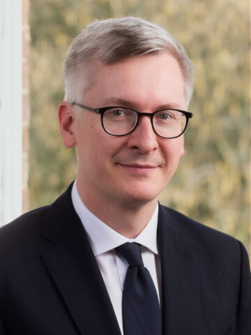 Headshot of James Dray