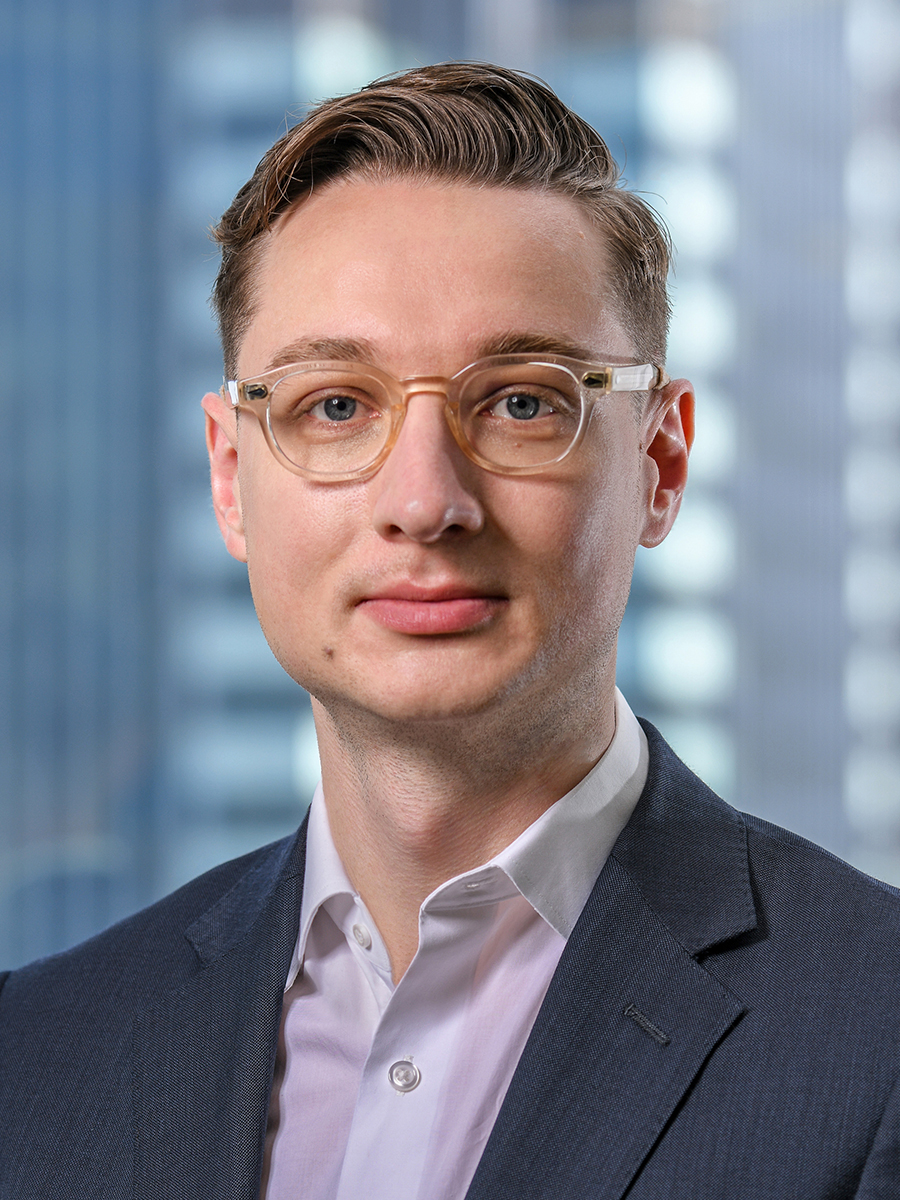 Headshot of Gavin Cross